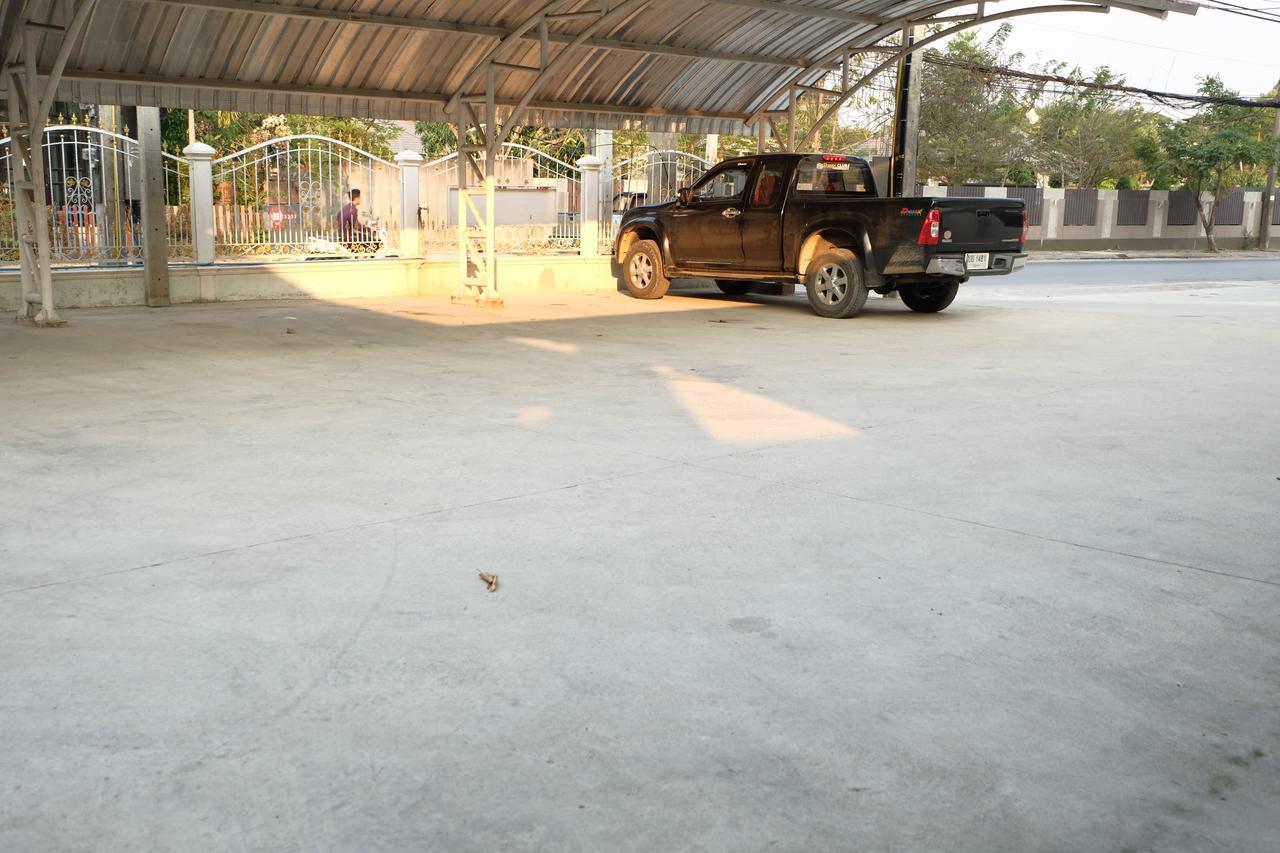 Calivefornia 2016 Hotel Chiang Rai Room photo