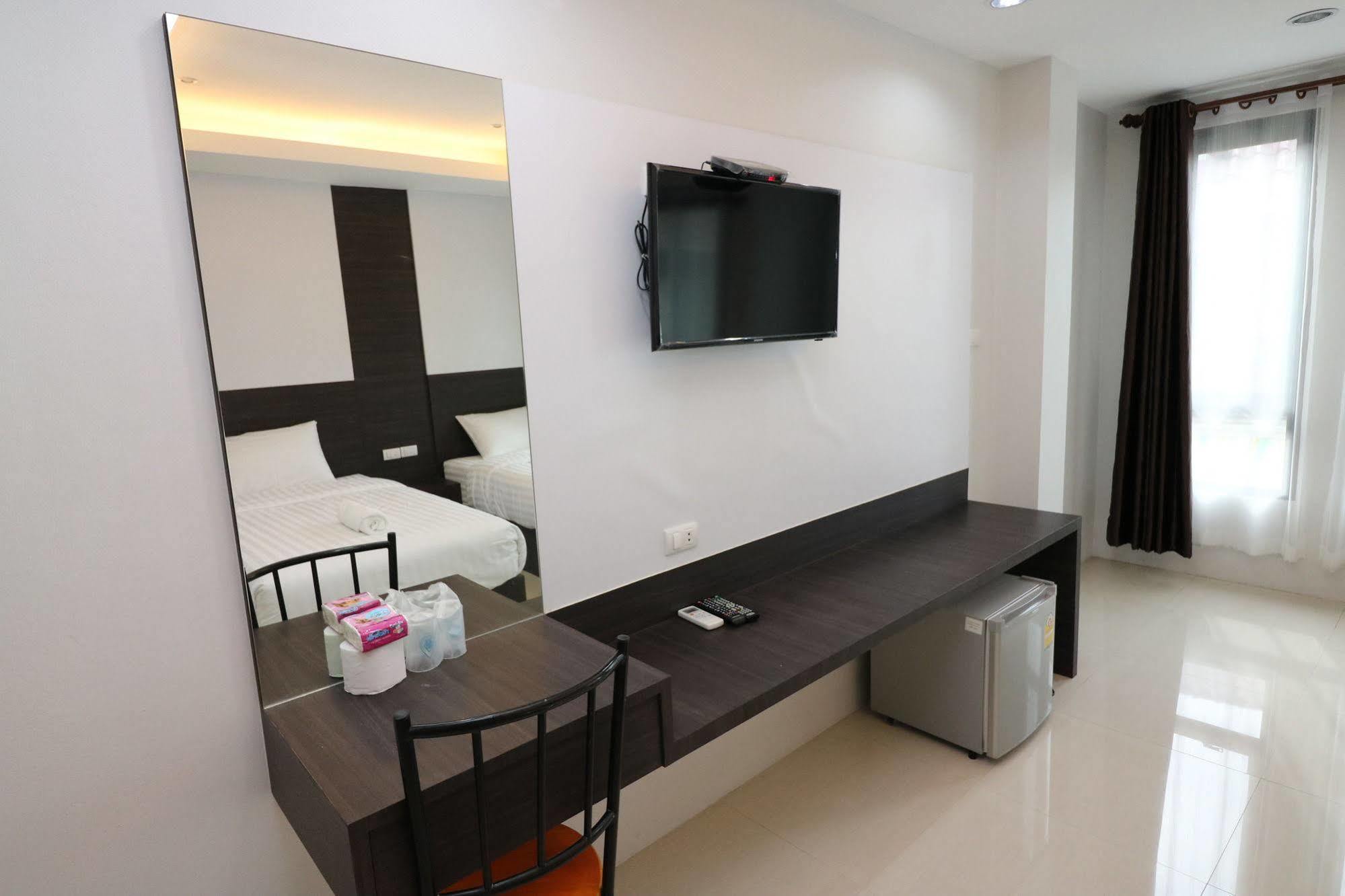 Calivefornia 2016 Hotel Chiang Rai Exterior photo